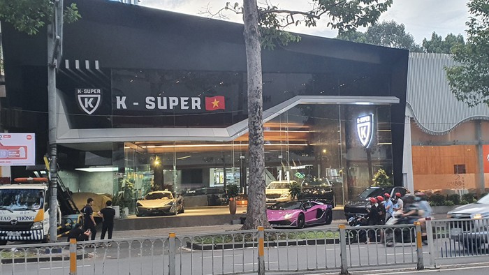 Phan Công Khanh bị tố lừa bán xe, chiếm đoạt 24,5 tỷ và nợ tiền mua hoa khai trương showroom-4