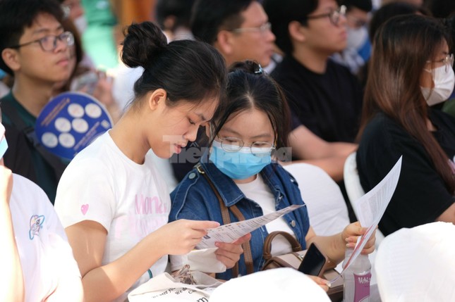 Tuyển sinh ĐH 2023: Có thí sinh đăng ký hơn 100 nguyện vọng-1