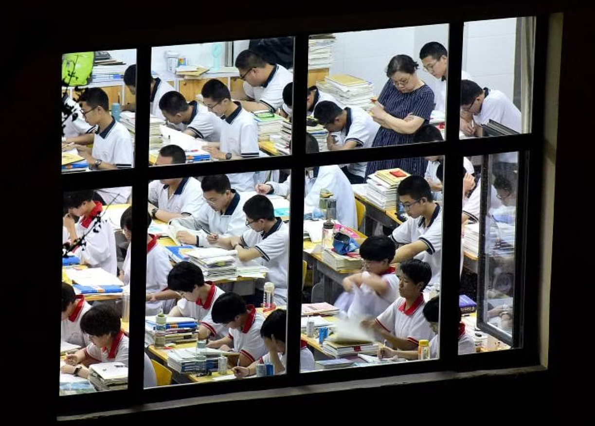 Tiền học thêm 330 triệu đồng/năm, các lớp dạy chui nở rộ bất chấp lệnh cấm-1