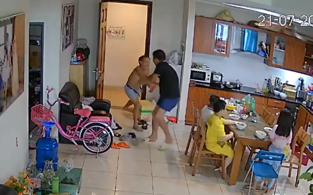 Chung cư The Light Hà Nội: Vô cớ cầm dao tấn công nhà hàng xóm-1