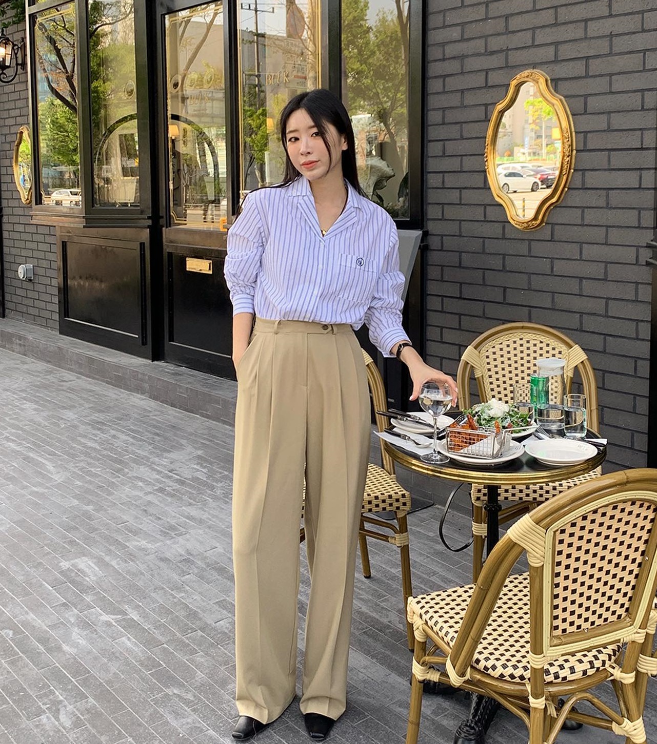 10 set quần âu sáng màu giúp phong cách công sở thêm trẻ trung-6