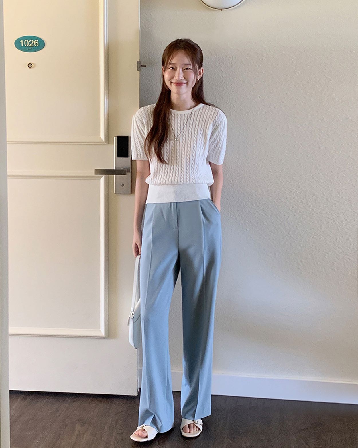 10 set quần âu sáng màu giúp phong cách công sở thêm trẻ trung-8