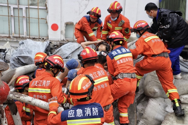 Sập trần nhà thể dục trong trường học Trung Quốc, 10 người thiệt mạng-1