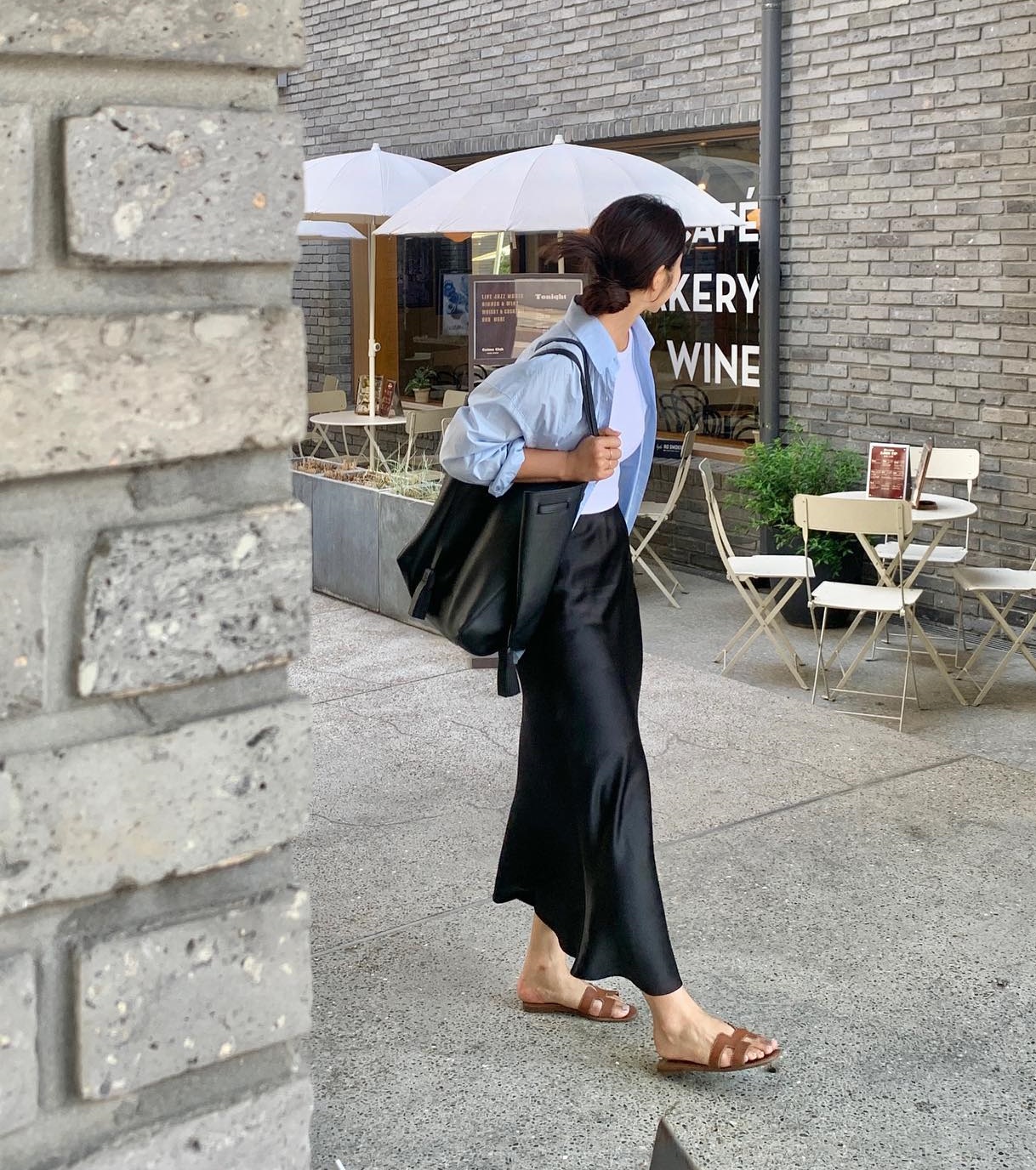 Phối đồ thanh lịch và trẻ trung với áo sơ mi xanh-3