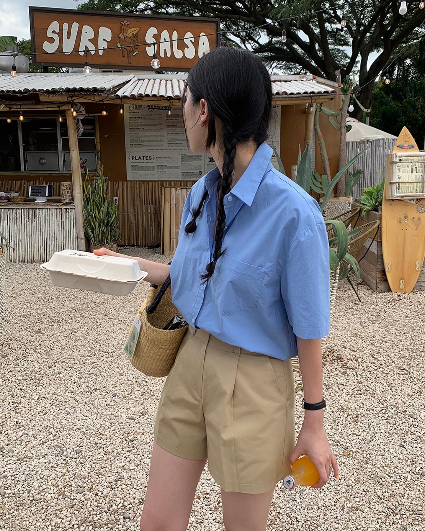 Phối đồ thanh lịch và trẻ trung với áo sơ mi xanh-6