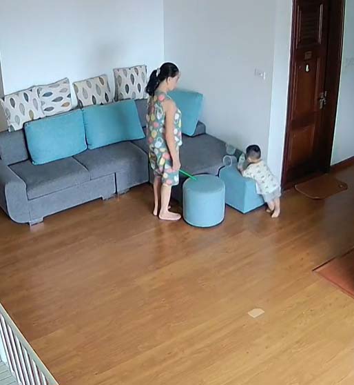 Phát hiện giúp việc cầm roi mắng con trai, mẹ không quở trách còn tấm tắc khen ngợi vì 1 lý do-1