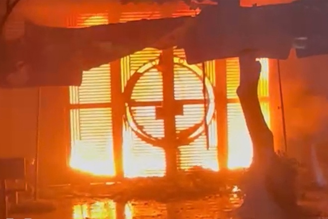 Giải cứu 6 người mắc kẹt trong ngôi nhà cháy tại Hà Nam-1