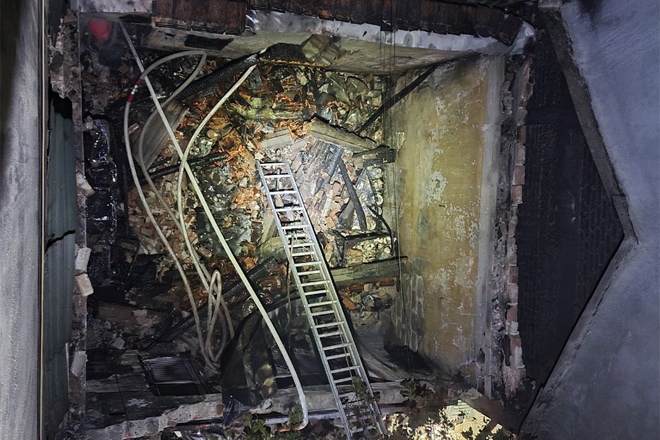 Giải cứu 6 người mắc kẹt trong ngôi nhà cháy tại Hà Nam-3