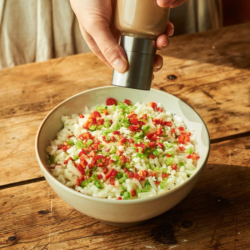 Bữa tối thảnh thơi với tô cơm làm trong 10 phút-8