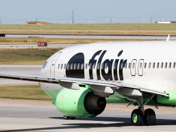 Bị mắc kẹt suốt 10 tiếng trên máy bay, hành khách bất lực phải uống nước từ bồn rửa trong nhà vệ sinh để cầm cự-3