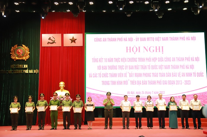 Hà Nội xuất hiện nhiều mô hình, tấm gương tích cực trong phong trào toàn dân bảo vệ an ninh Tổ quốc-6