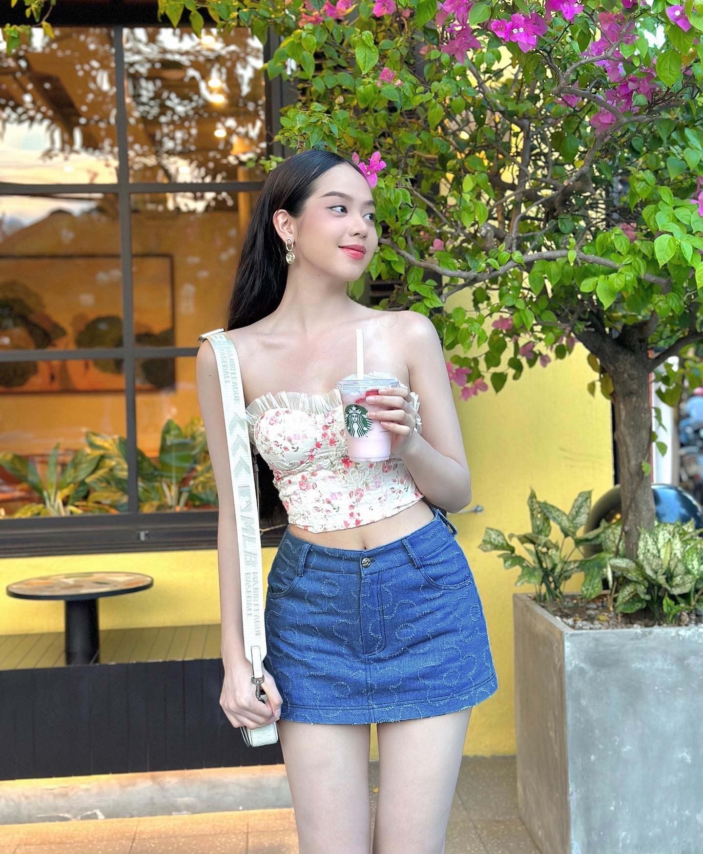 10 cách diện váy ngắn trẻ trung như các Hoa hậu-6