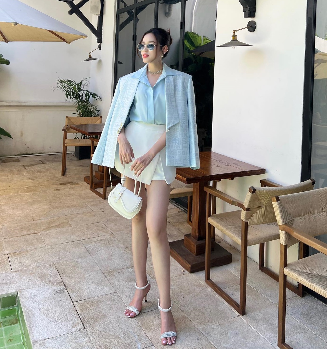 10 cách diện váy ngắn trẻ trung như các Hoa hậu-7