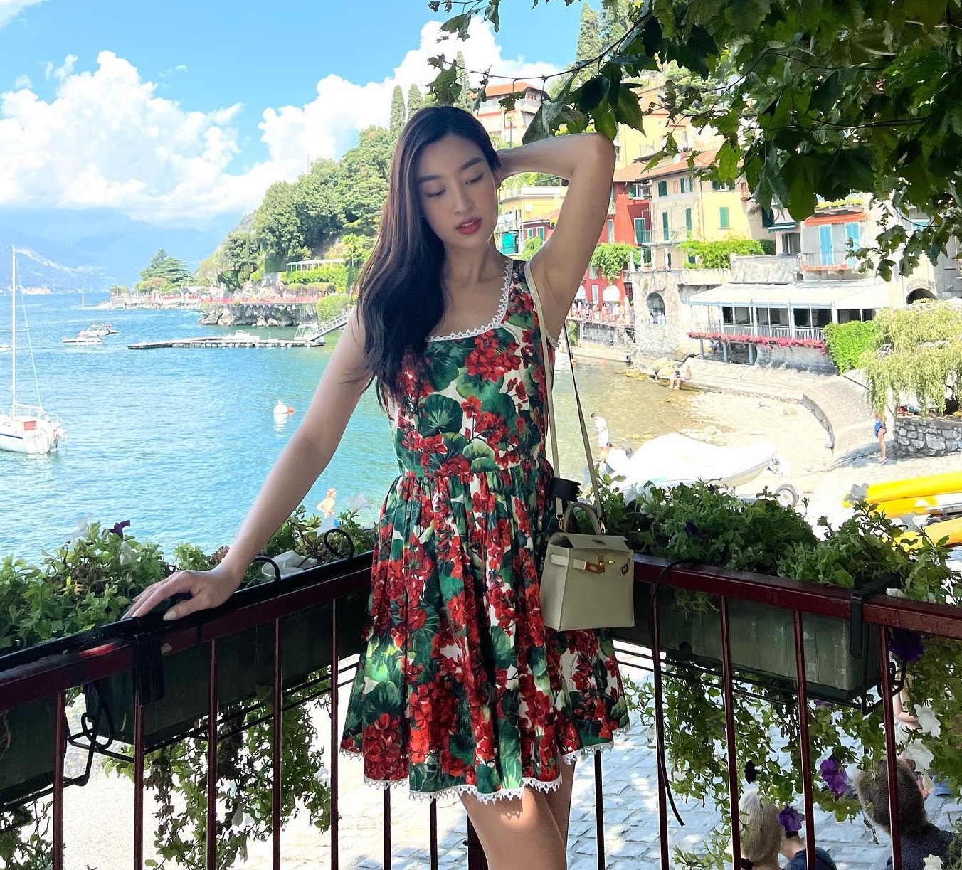 10 cách diện váy ngắn trẻ trung như các Hoa hậu-9