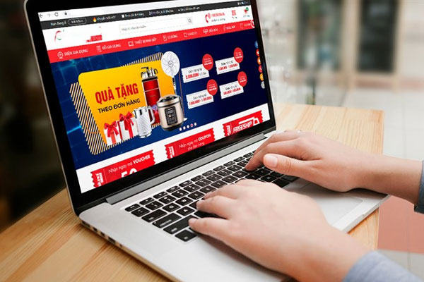 Phía sau màn kịch khách VIP đặt tiệc đắt đỏ, đòi phục vụ rượu hạng sang-2