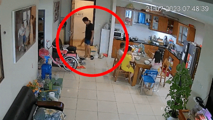 Cầm dao tấn công hàng xóm ở chung cư Hà Nội: Cư dân than nhiều lần thót tim-1