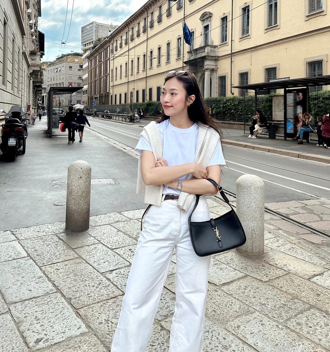 Diện áo thun thanh lịch như MC Khánh Vy-2