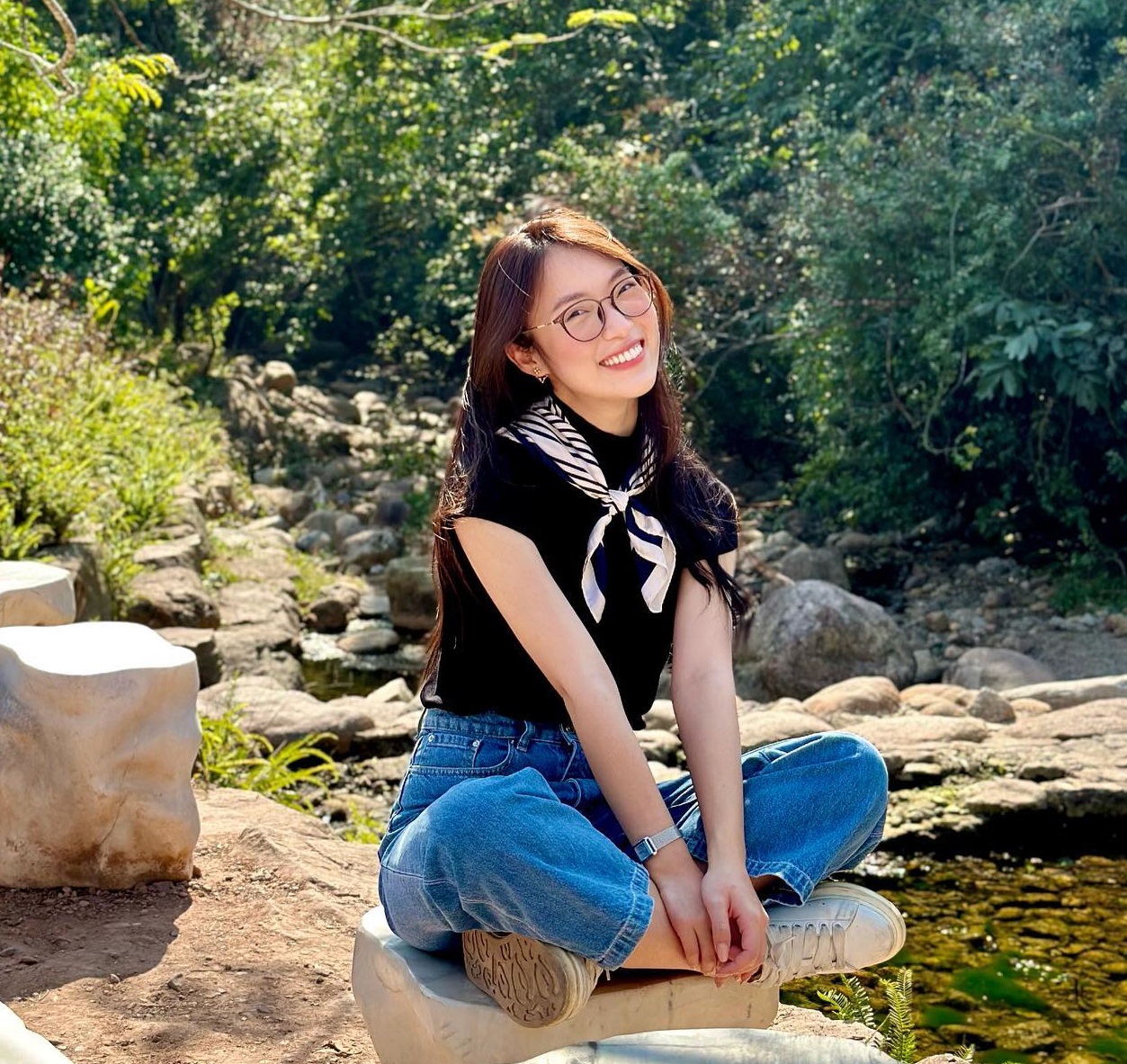 Diện áo thun thanh lịch như MC Khánh Vy-5