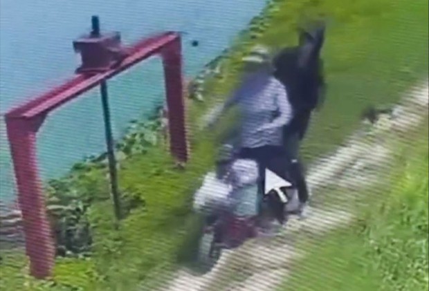 Vụ một phụ nữ bị đồng nghiệp sát hại, cướp tài sản: Công an làm việc với người cho hung thủ đi nhờ xe-3