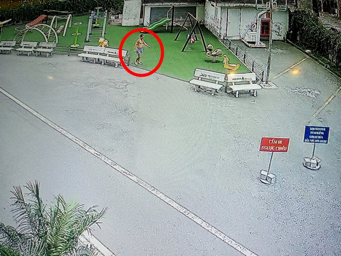 Vụ cầm dao đâm hàng xóm chung cư Hà Nội: Cử bảo vệ trực, cho con cái về quê-2