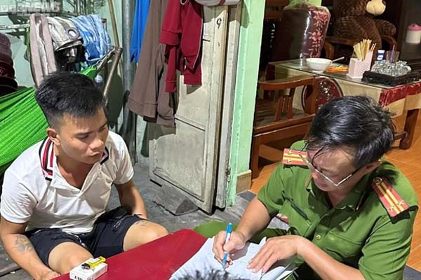 Vụ taxi tông 9 xe máy ở Đà Nẵng: Tài xế có tiền sử động kinh-1