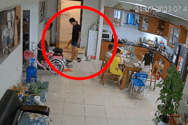 Vụ người đàn ông cầm dao tấn công hàng xóm: 'Tôi đã học võ mới né được'