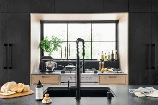 Những căn bếp màu đen cá tính và ấn tượng