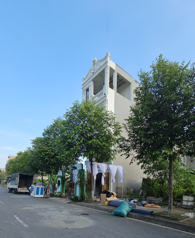 Hé lộ không khí trước thềm lễ ăn hỏi Phương Oanh - Shark Bình: Tất bật dựng cổng hoa, toàn cảnh cơ ngơi gây bất ngờ-4