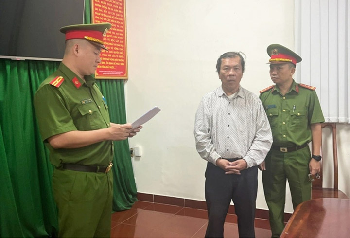 Đưa bí mật cá nhân Nguyễn Phương Hằng lên mạng xã hội, bà Hàn Ni bị đề nghị truy tố-2