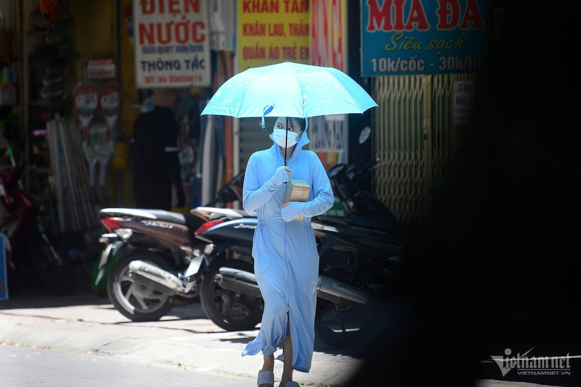 Thời tiết Hà Nội 26/7: Nắng nóng chói chang từ sớm, trời oi bức-1