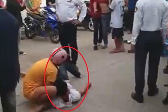 Ẩu đả trước cổng công ty, 1 thanh niên bị đâm tử vong