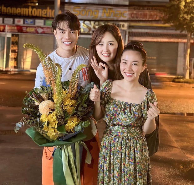 Lê Dương Bảo Lâm gặp biến: Gây tranh cãi vì mời loạt nghệ sĩ về quán, vợ khóc nức nở năn nỉ khách hàng-5