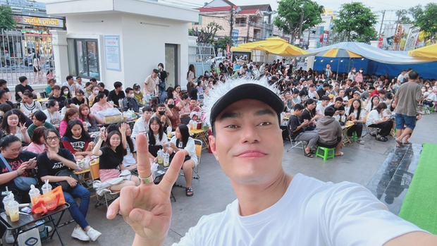 Lê Dương Bảo Lâm gặp biến: Gây tranh cãi vì mời loạt nghệ sĩ về quán, vợ khóc nức nở năn nỉ khách hàng-1