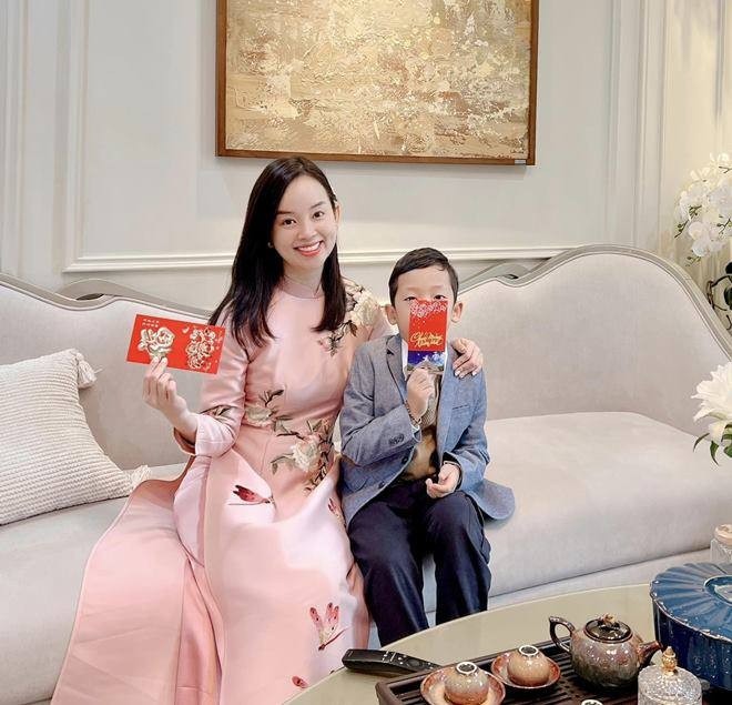 Sau 7 năm làm mẹ đơn thân, Ly Kute khoe con trai Khoai Tây đã có em 3 tháng tuổi-1