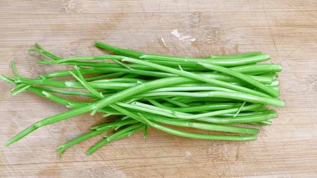 Cây này được ví là rau ba cao”, canxi gấp 7 lần cà chua, ăn đều thanh nhiệt nhuận tràng-3