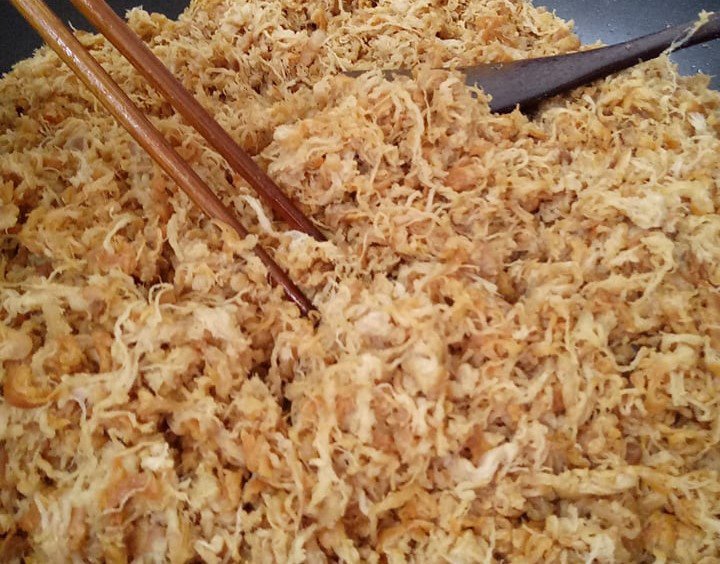 Ruốc làm từ thịt lợn giá hơn nửa triệu/kg vẫn đắt hàng, dân buôn ngày bán cả chục cân-1