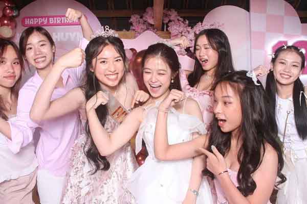 Jenny Huỳnh về nước, lên đồ dự sự kiện đơn giản mà vẫn đẹp-4