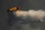 Clip: Kinh hoàng máy bay chữa cháy ở Hy Lạp bị rơi khi đang dập lửa-1