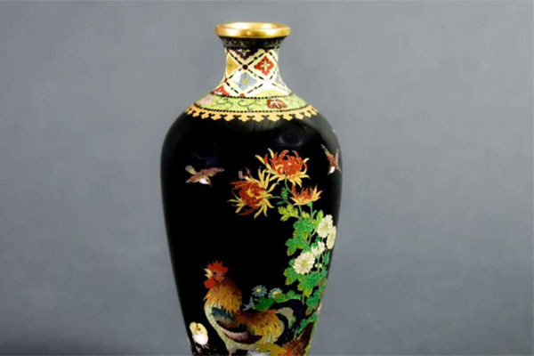 Mua chiếc bình 80.000 đồng, cặp vợ chồng choáng khi nghe giá trị thực-1