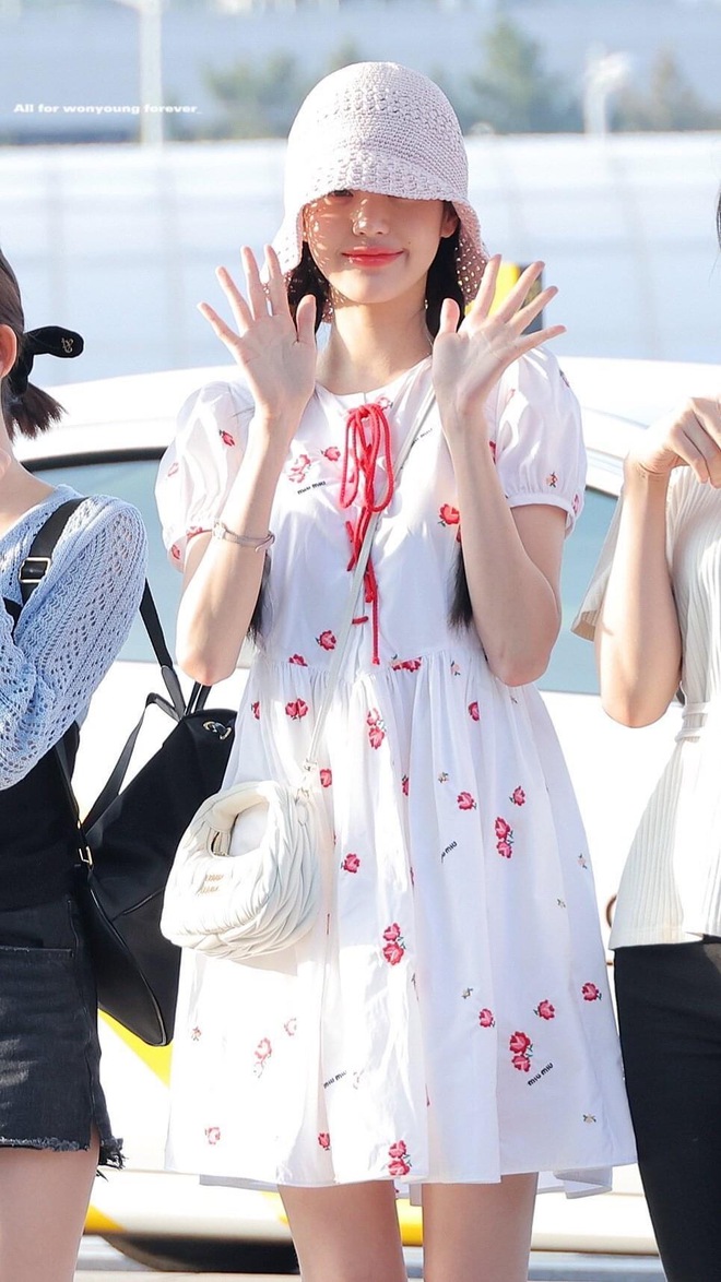 Đỉnh như Jang Won Young: Cân đẹp” mọi style, thần thái sang chảnh biến sân bay thành sàn diễn thời trang-8