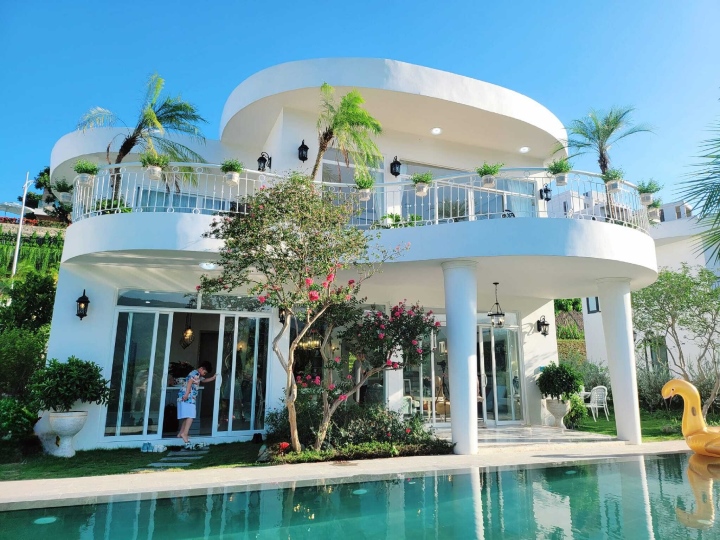 Mạnh Trường khoe cận cảnh biệt thự mới, khán giả trầm trồ như resort 5 sao-3