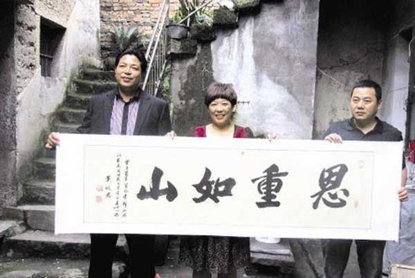 Cho 3 thiếu niên ăn xin bữa cơm nóng, mấy chục năm sau người phụ nữ được báo đáp tiền tỷ nhưng không nhận vì một nguyên do-8