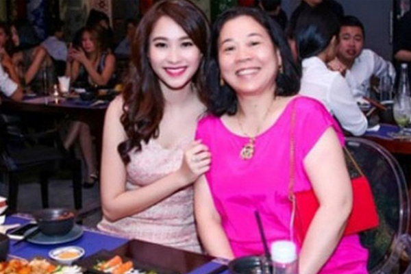 Mẹ chồng kín tiếng của Hoa hậu Đặng Thu Thảo: Doanh nhân quyền lực nhưng đời thường bình dị ngỡ ngàng-5