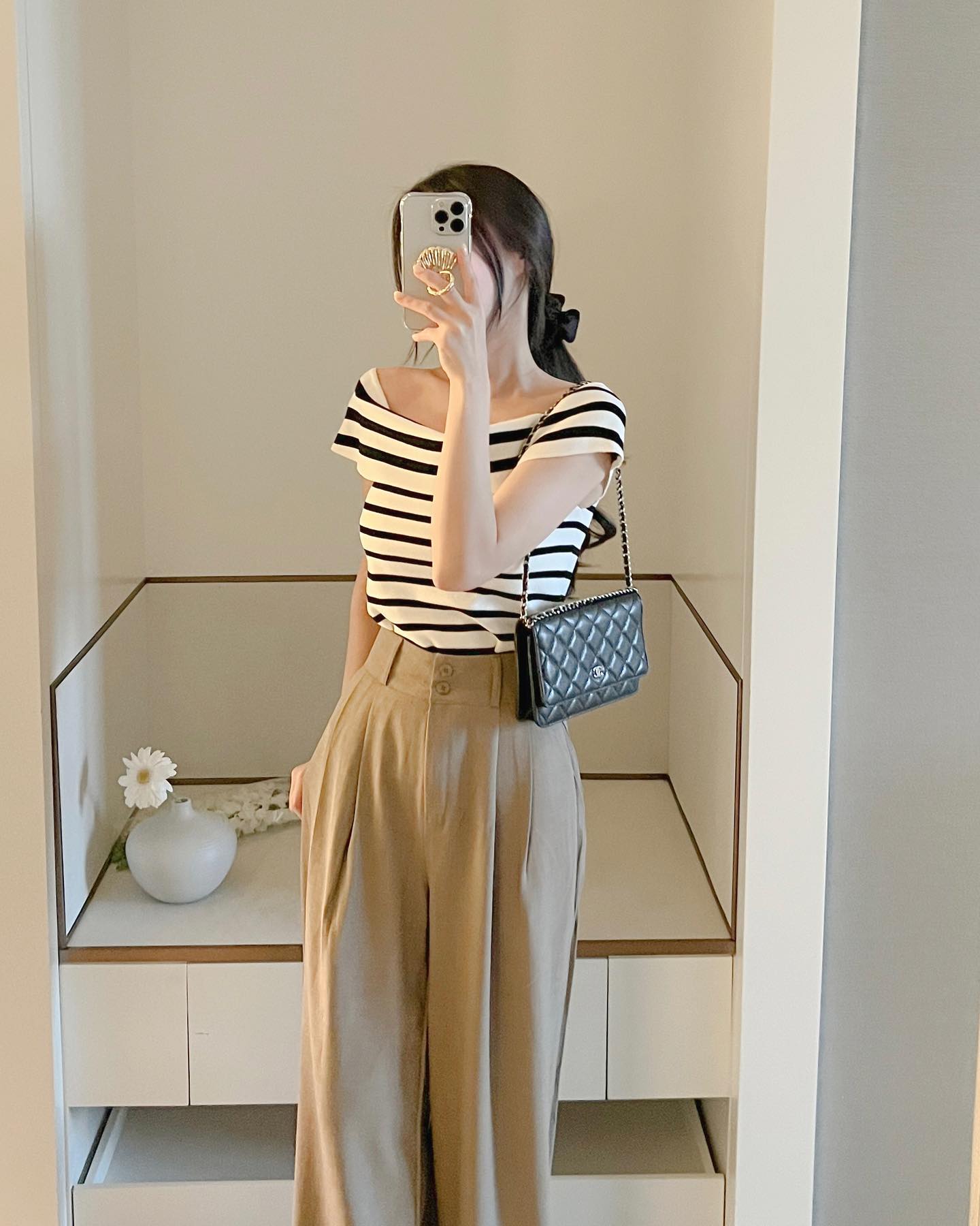 4 cách mặc áo họa tiết không sợ già và sến-1