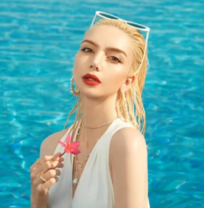 Trai xấu lấy vợ Tây xinh như mộng, mẹ chồng hớn hở mong lấy gen con dâu, ngày đứa trẻ sinh ra cả nhà nội ngỡ ngàng-5