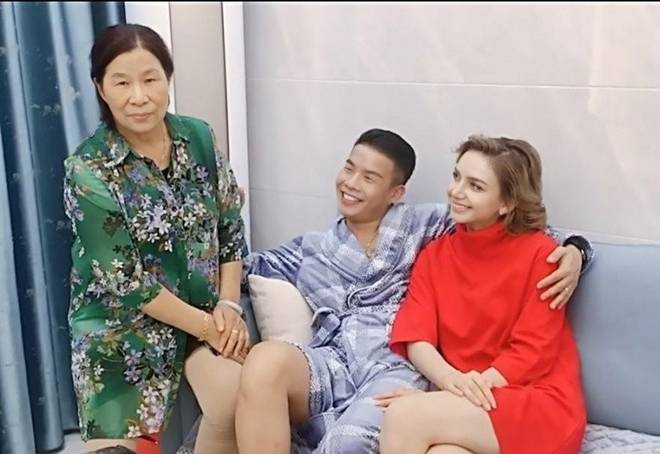 Trai xấu lấy vợ Tây xinh như mộng, mẹ chồng hớn hở mong lấy gen con dâu, ngày đứa trẻ sinh ra cả nhà nội ngỡ ngàng-6