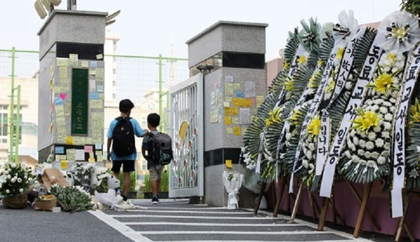 Vụ cô giáo tiểu học Hàn Quốc tự tử vì áp lực chồng chất: Câu nói xót lòng của người trong ngành, giáo viên là nghề nhất định nên tránh-1