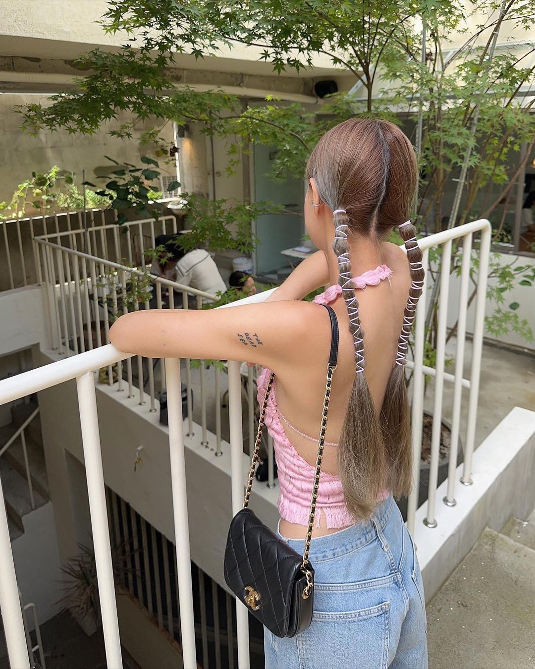 8 kiểu tóc cực cháy cho ai không muốn xõa tóc nóng bức đi concert BLACKPINK-3