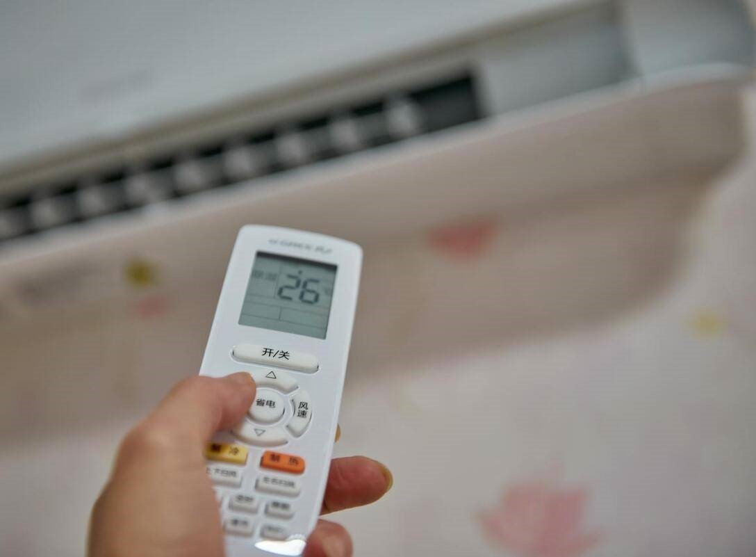 Tá hỏa vì tiền điện tăng gấp chục lần, người đàn ông kiểm tra công tơ phát hiện đường dây bất thường, cảnh sát đến mới vạch trần thủ phạm-2