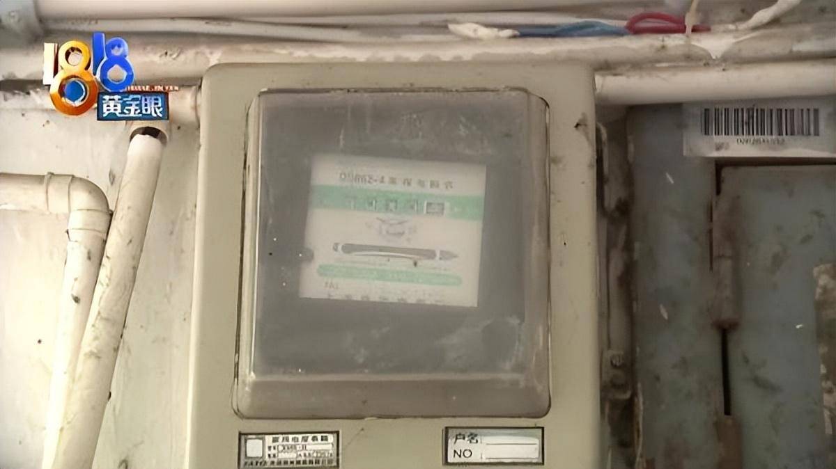 Tá hỏa vì tiền điện tăng gấp chục lần, người đàn ông kiểm tra công tơ phát hiện đường dây bất thường, cảnh sát đến mới vạch trần thủ phạm-3